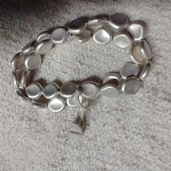 Silvertone beaded stretch bracelet double layer - Picture 1 of 2